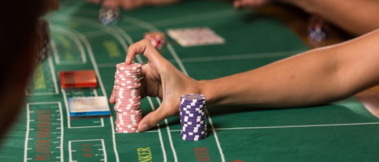 Cum se joacă Baccarat: reguli, sfaturi și istoric