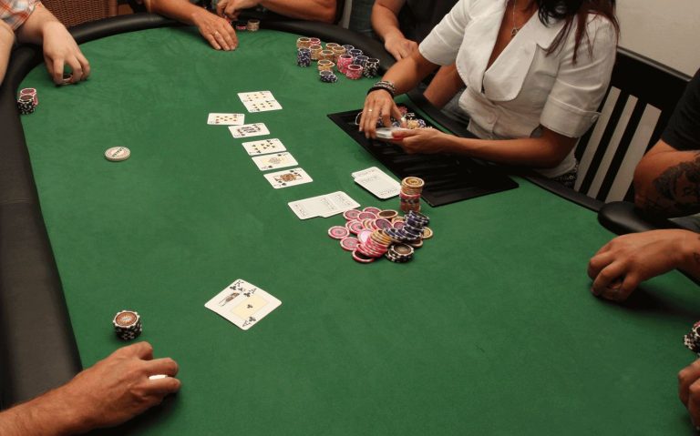 Cum să joci poker: Învață de la campionul european EPT Paris 2023, Răzvan Belea!
