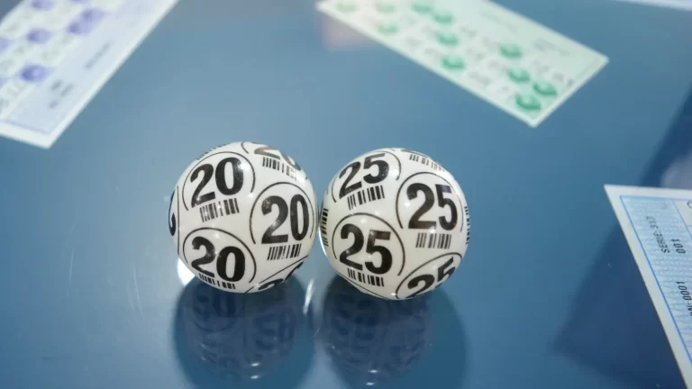 Cât câștigi cu 3 numere la loto 6 din 49 și care sunt toate categoriile de câștig?